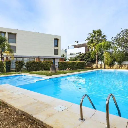 Holiday Ruby House * Ferreiras